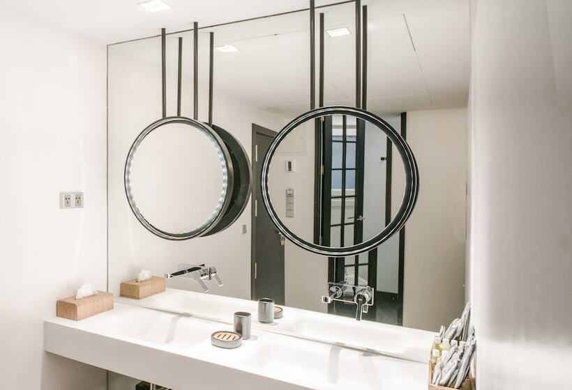 Junior Suite Interior, Regina
