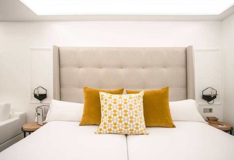 Junior Suite Interior, Regina