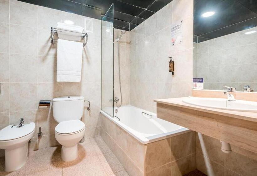 Номер Стандарт Трехместный, Snö Hotel Formigal