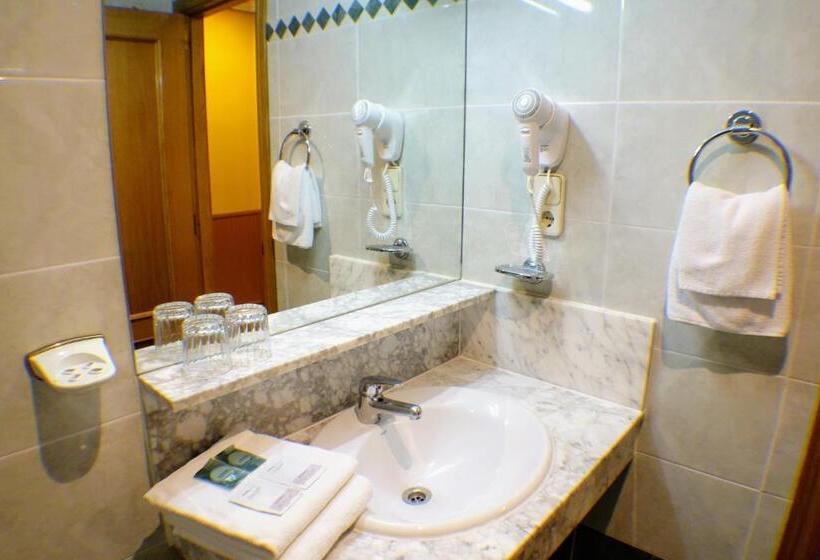 اتاق استاندارد سه نفره, Trípolis Toledo