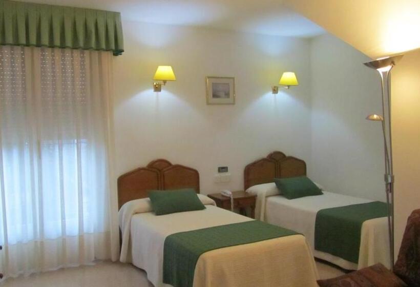 스탠다드 트리플 룸, Hostal Vista Alegre