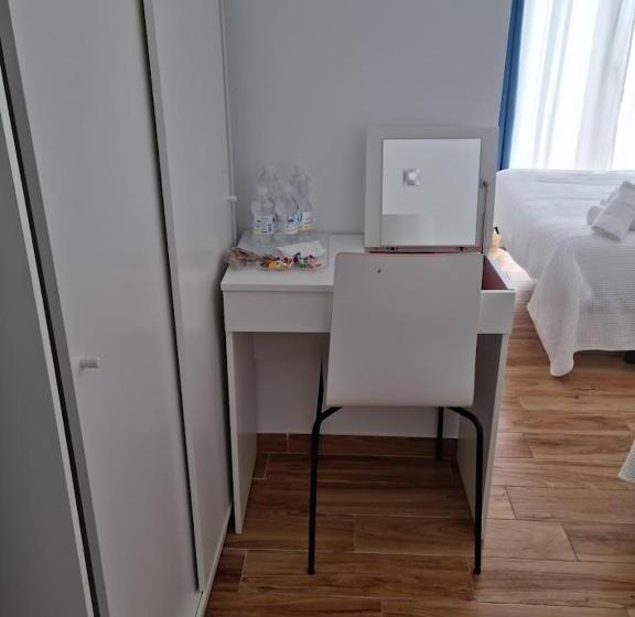 Четырехместный Номер Стандарт, Hostal Nerjasol
