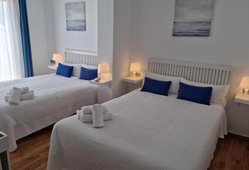 Четырехместный Номер Стандарт, Hostal Nerjasol