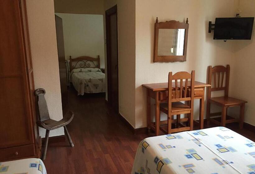 Четырехместный Номер Стандарт, Hostal Pancorbo