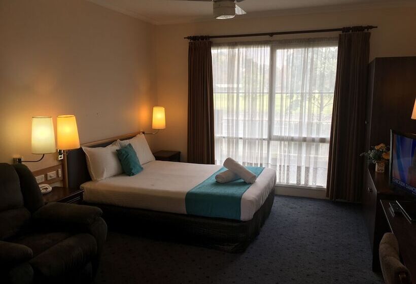 اتاق لوکس سه تخته, Australia Park Motel