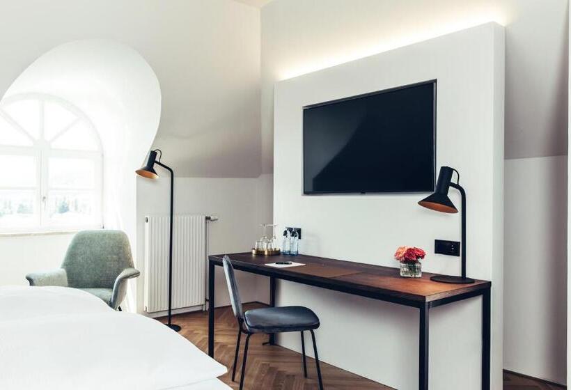 Номер Deluxe, Dermuth Klagenfurt