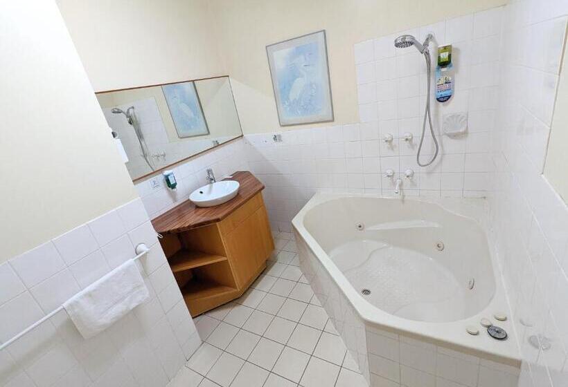 스위트, Homestead Motor Inn & Apartments
