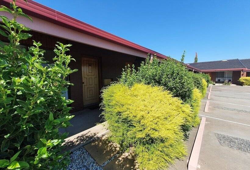 패밀리 룸, Golden Grain Motor Inn