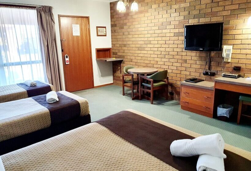 패밀리 룸, Golden Grain Motor Inn