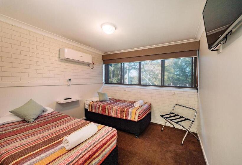 Семейный Полулюкс, Fitzroy Motor Inn
