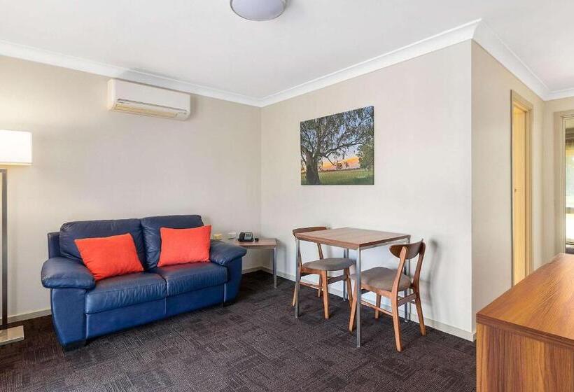 이그제큐티브 스위트 킹침대, Quality Inn Carriage House