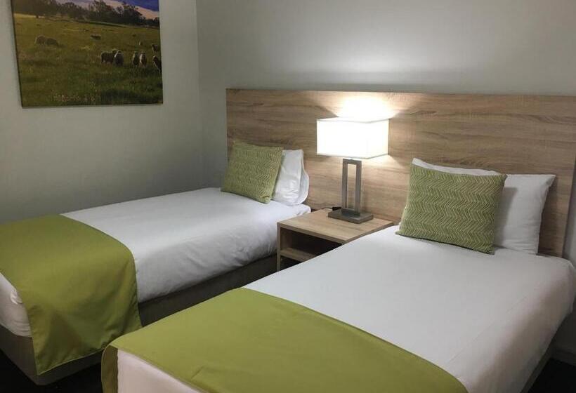 Люкс Семейный 2 Спальни, Quality Inn Carriage House