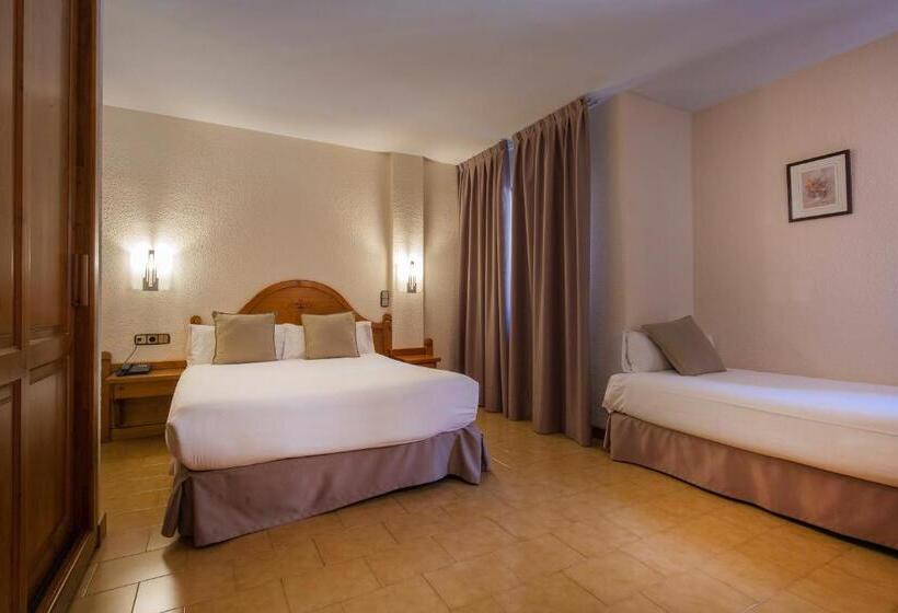 חדר סטנדרט לשלושה, Sant Gothard by Nexta