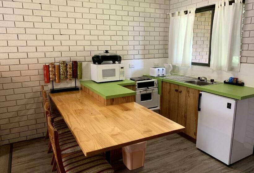 Люкс 2 Спальни, Kingswood Motel