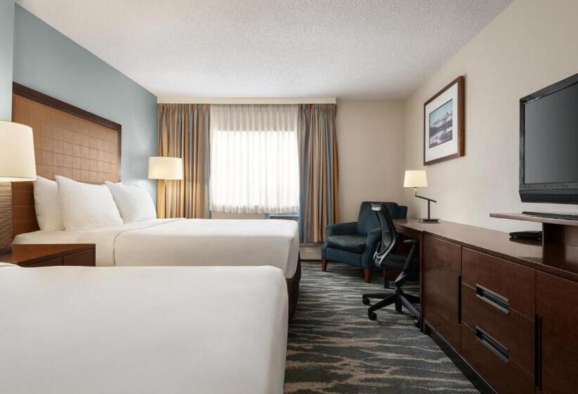 Номер Deluxe, Travelodge By Wyndham Calgary South