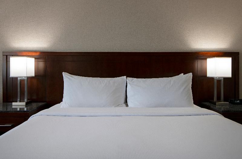 キングサイズベッドのスタンダードルーム, Doubletree By Hilton Hotel Kamloops