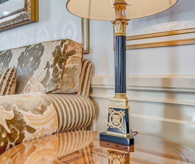 سوییت جونیور با چشم‌انداز دریاچه, Grand Hotel National Luzern