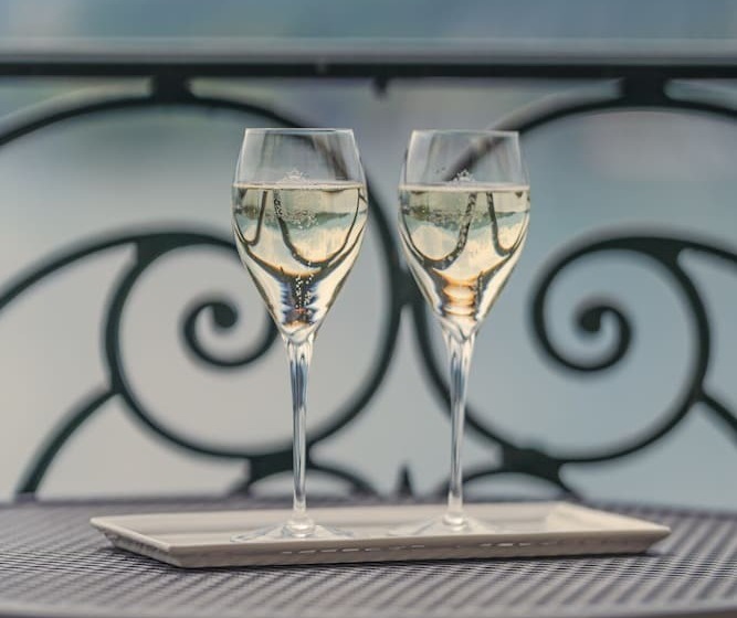 اتاق لوکس با چشم‌انداز دریاچه, Grand Hotel National Luzern