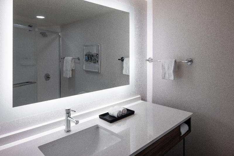 سوییت جونیور, Almacruz Hotel Y Centro De Convenciones