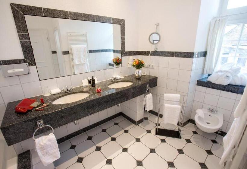 Полулюкс, Schlosshotel Hugenpoet