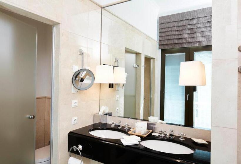 Номер Deluxe, Steigenberger Icon Parkhotel Düsseldorf