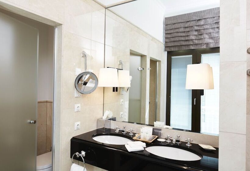 Номер Deluxe, Steigenberger Icon Parkhotel Düsseldorf