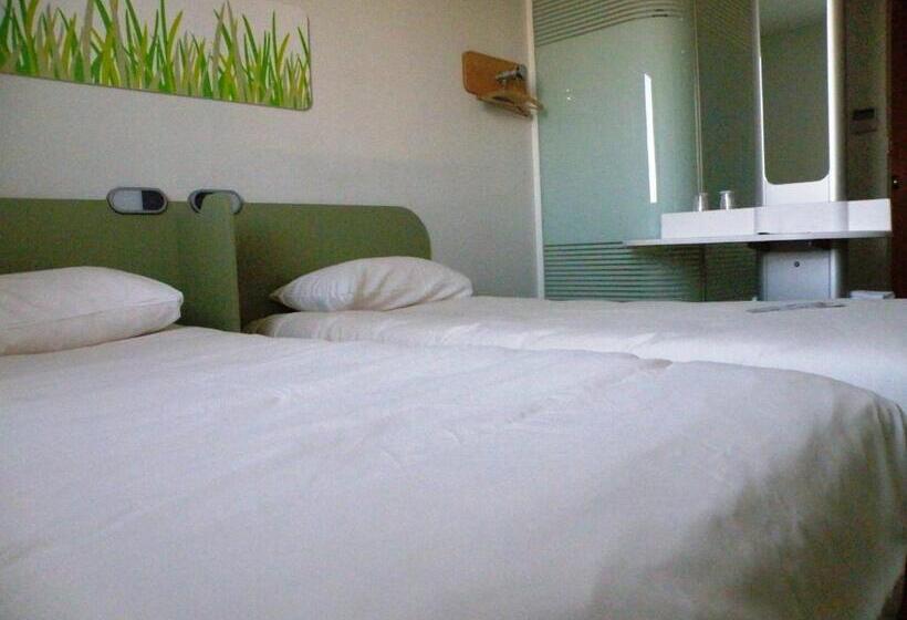 Номер Стандарт Трехместный, Ibis Budget Montauban Les Chaumes