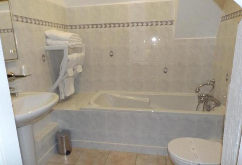 Номер Basic, Château Des Monthairons Hôtel Restaurant Gastromaison Spa Privatif