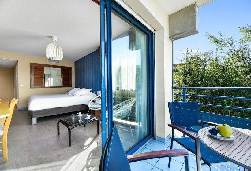 Полулюкс Вид на Озеро, Le Pavillon Bleu