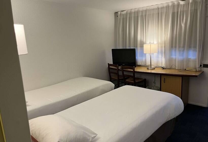 Номер Стандарт, Kyriad Direct Marseille Ouest  Martigues