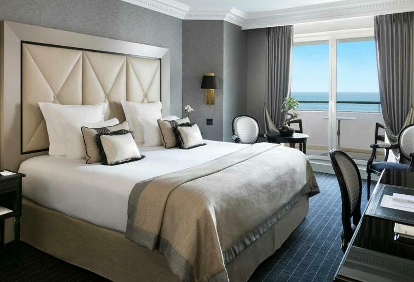 سوییت جونیور با چشم‌انداز جانبی دریا, Hôtel Barrière Le Majestic Cannes