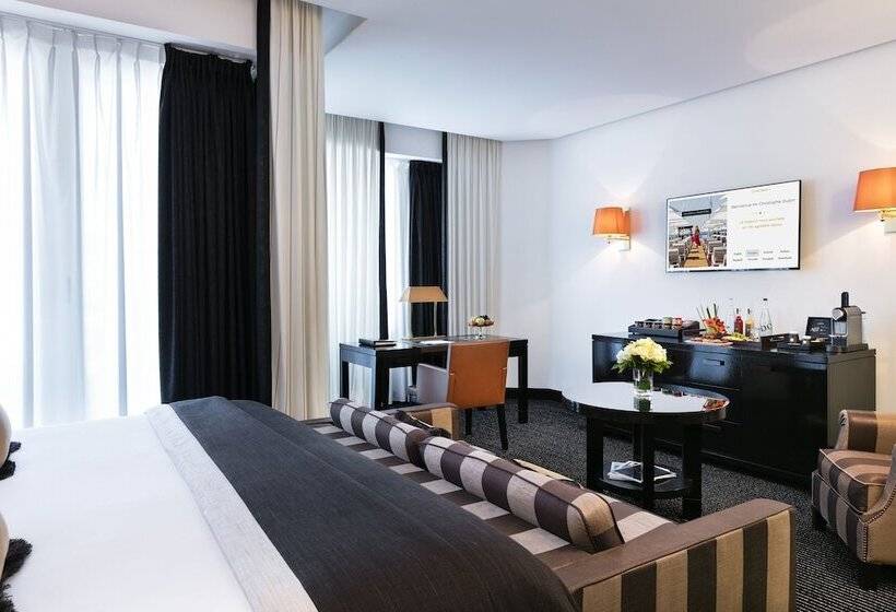 سوییت جونیور با چشم‌انداز جانبی دریا, Hôtel Barrière Le Majestic Cannes