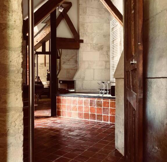 اتاق استاندارد با تخت بزرگ, L'abbaye Saint Michel