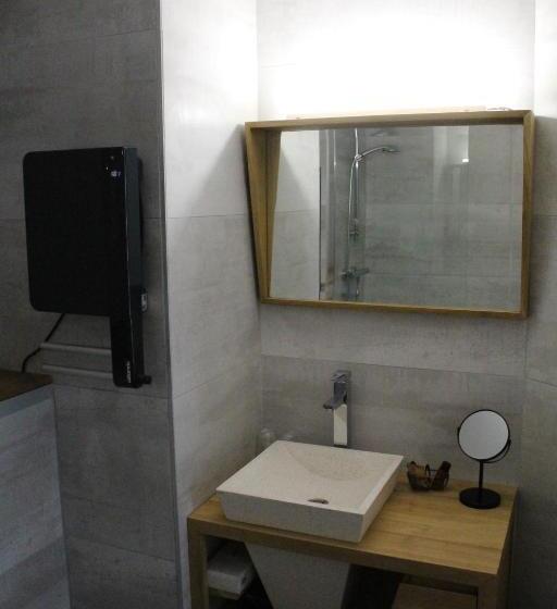 اتاق استاندارد با بالکن, Au Palmyre Hôtel