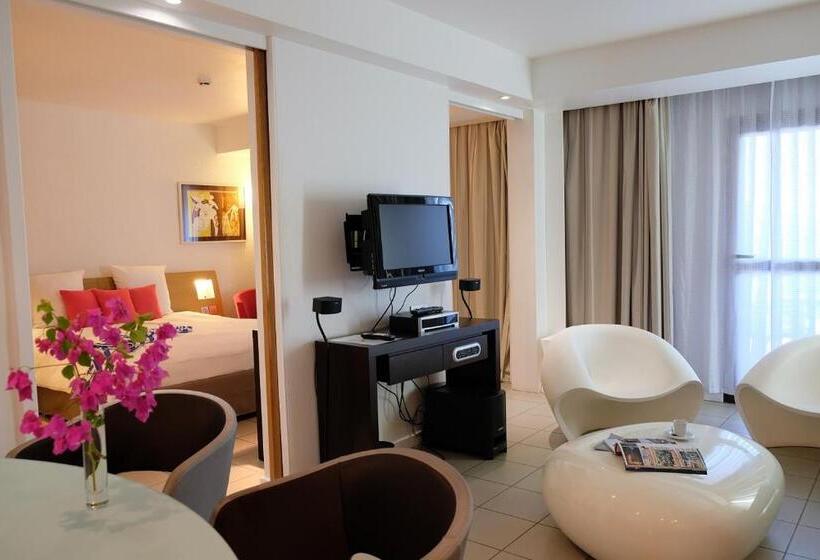 سوییت با چشم‌انداز دریا, Grand Hotel Montabo