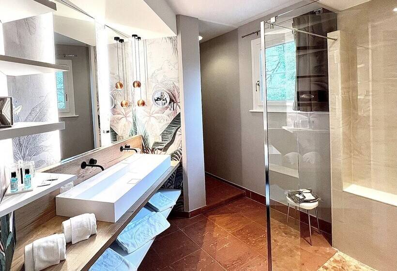 Полулюкс, La Cheneaudière   Hôtel Spa   Relais & Châteaux