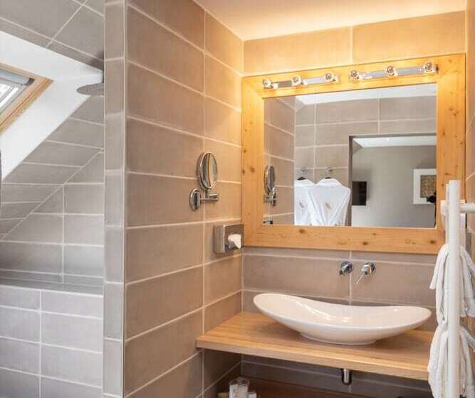 Номер Комфорт, La Cheneaudière   Hôtel Spa   Relais & Châteaux