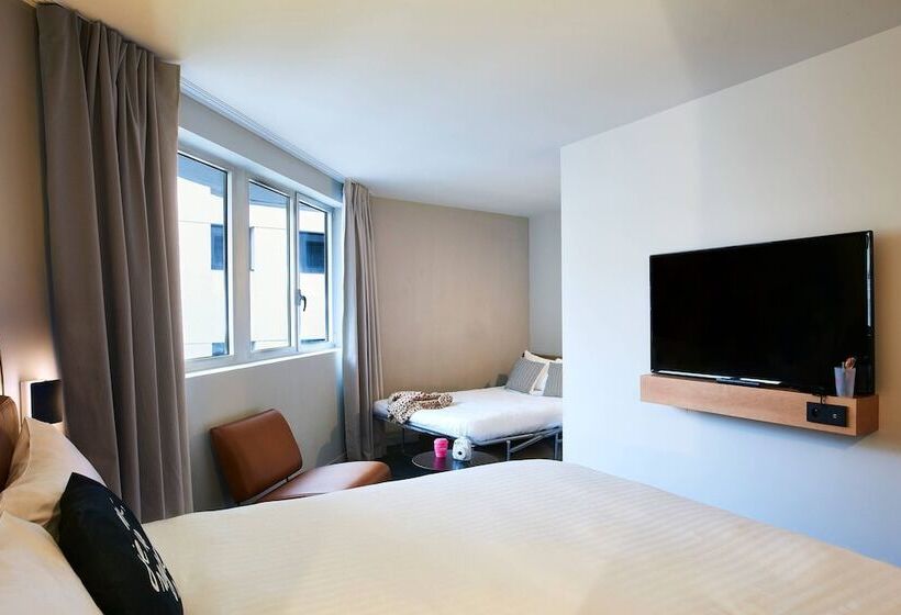 家庭间, Moxy Paris Bastille