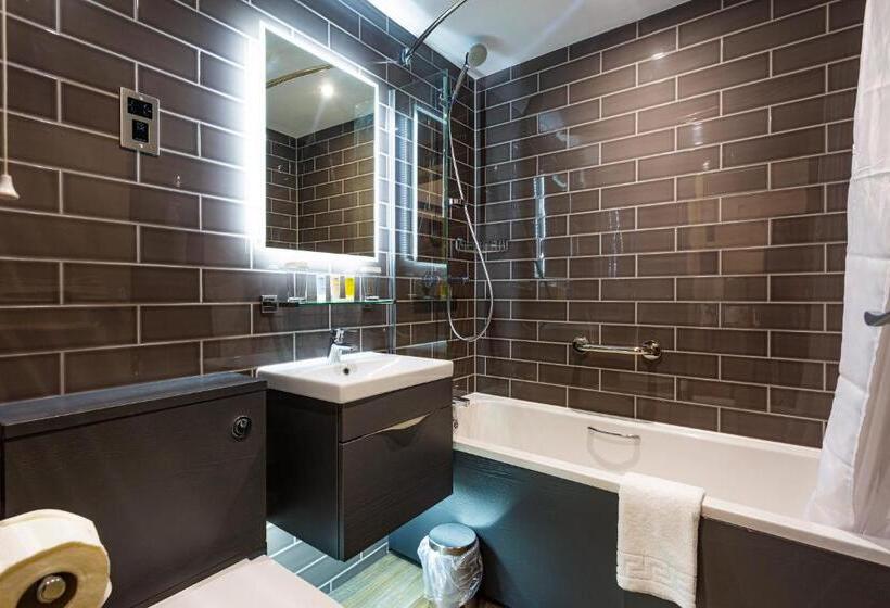 Номер Basic, The Rutland Arms Hotel, Bakewell, Derbyshire