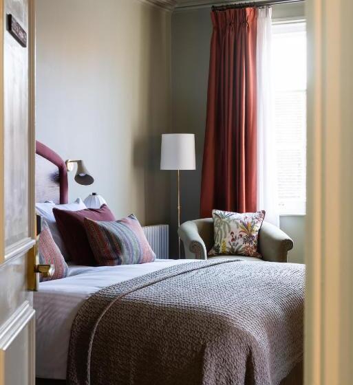 Номер Стандарт Трехместный, The White Hart Hotel Lincoln