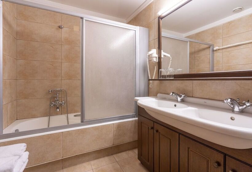 Номер Стандарт Трехместный, Domotel Anemolia Mountain Resort