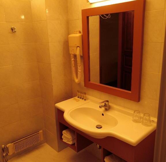 اتاق استاندارد سه تخته با چشم‌انداز, Domotel Anemolia Mountain Resort