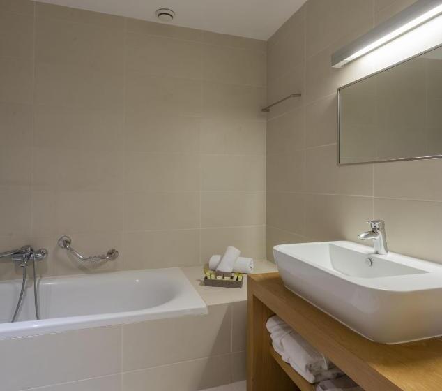 Представительский трехместный номер с видом, Domotel Anemolia Mountain Resort