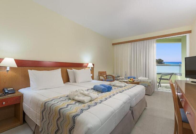 Номер Стандарт Трехместный, Avra Beach Resort