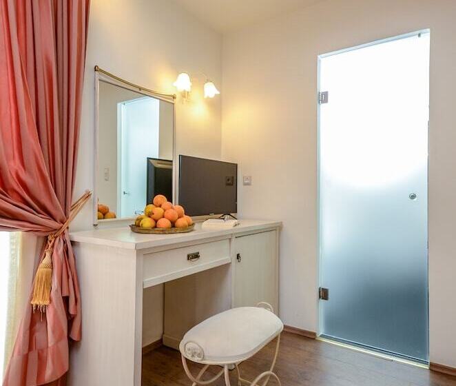 Полулюкс, Aeolis Boutique
