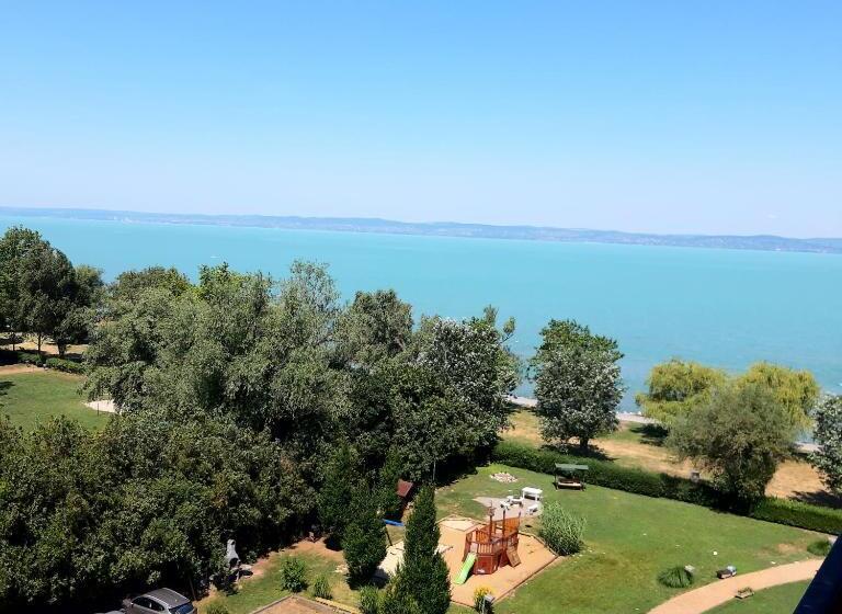 Standard studio with lake view, Aranyhíd Apartman
