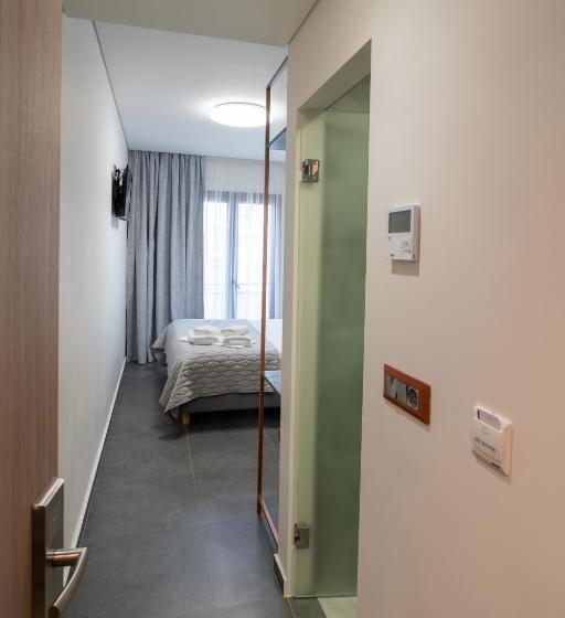 디럭스 룸, Argo Hotel Piraeus