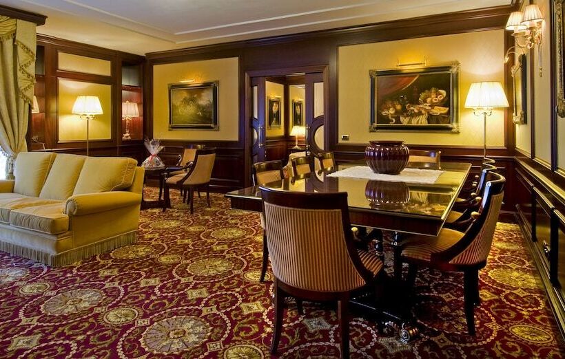 سوئیت سینیور, Grand Hotel Dino