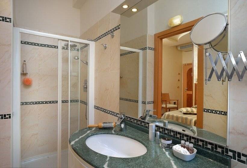 Habitación Triple Clásica, Astor