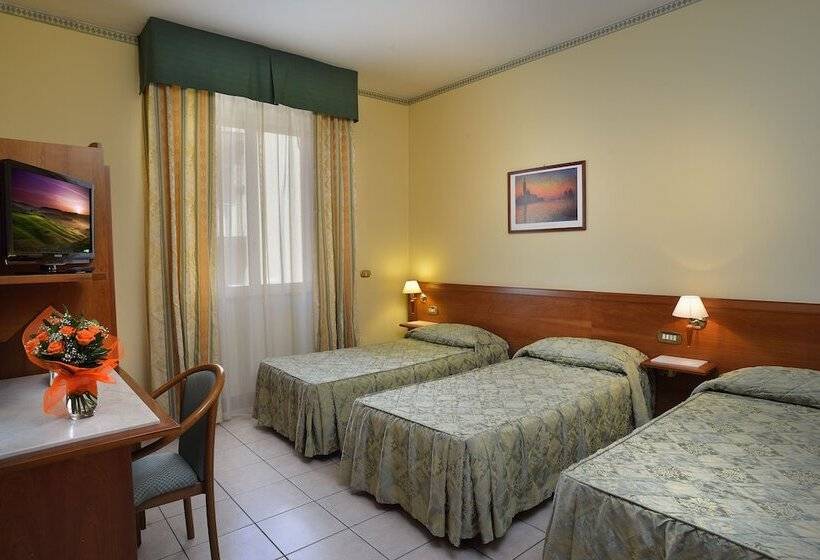 Habitación Triple Clásica, Astor